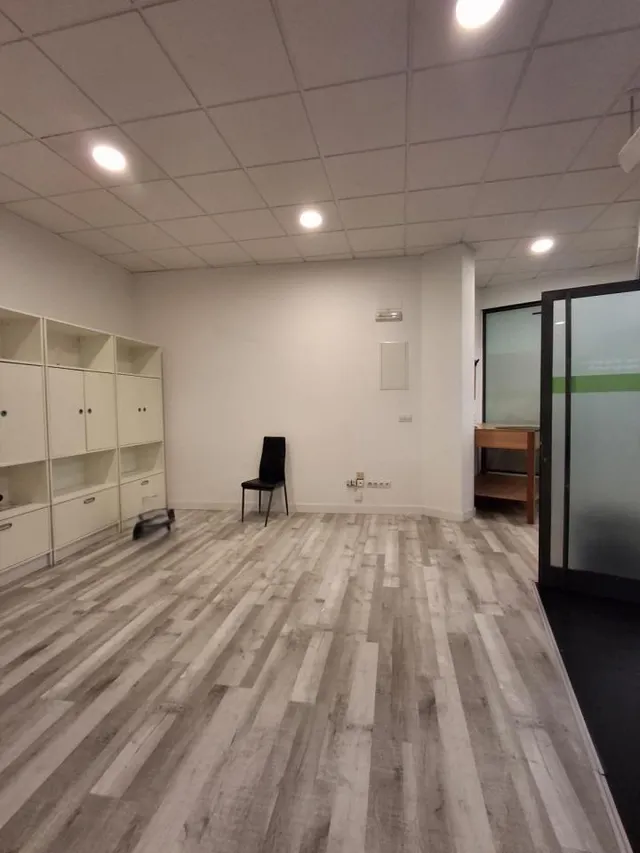 Local comercial ideal en la Galería Cambre  | Espacio versátil y céntrico para tu negocio — 9