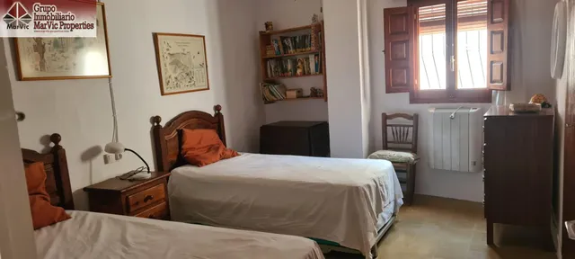 Amplia Casa Reformada en Sella con Piscina y Chimenea - foto 3