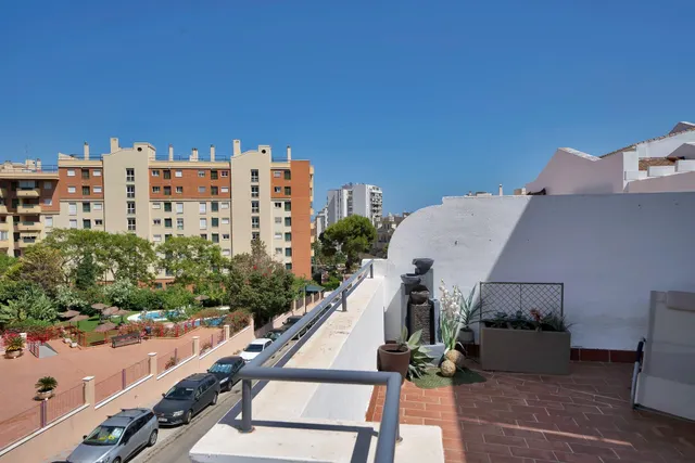 Adosado de Ensueño en Torreblanca: Luz, Espacio y Confort — 32