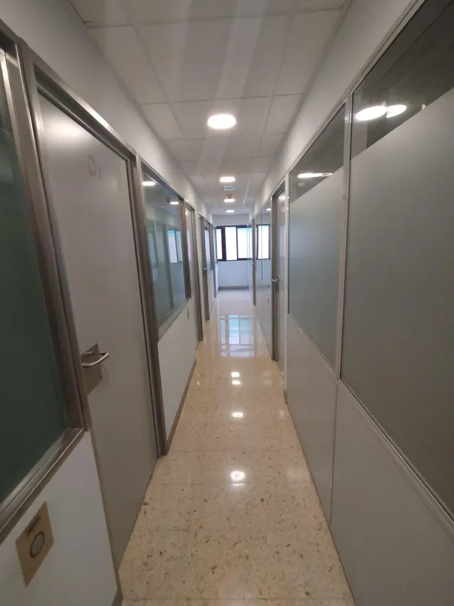 Oficina 8 habitaciones 12m² en alquiler - Arenales — 8
