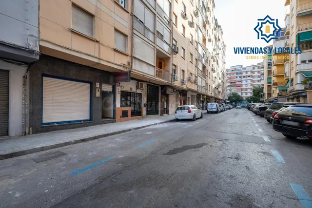 ¡Oportunidad Única en Angel Barrios! Local de 147m2 por solo 190.000€ — 5