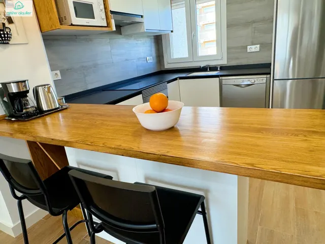 APARTAMENTO REFORMADO JUNTO AL MAR EN EL CAMPELLO, IDEAL PARA DESCANSO Y TELETRABAJO — 24