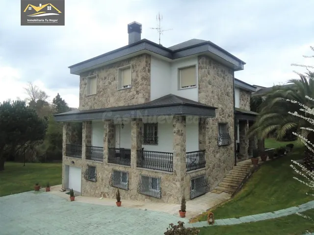 SE VENDE AMPLIO CHALET CON 3.000M DE PARCELA Y PISCINA A 10M - foto 2