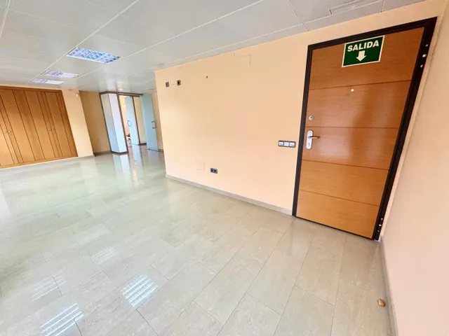 Maravillosa oficina en el centro de Beniel, semi-nueva, toda exterior, hace esquina. ¡visitela ya! — 10