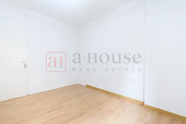 PISO PARA ENTRAR A VIVIR CON EXCELENTE UBICACIÓN EN SAGRADA FAMILIA — 23