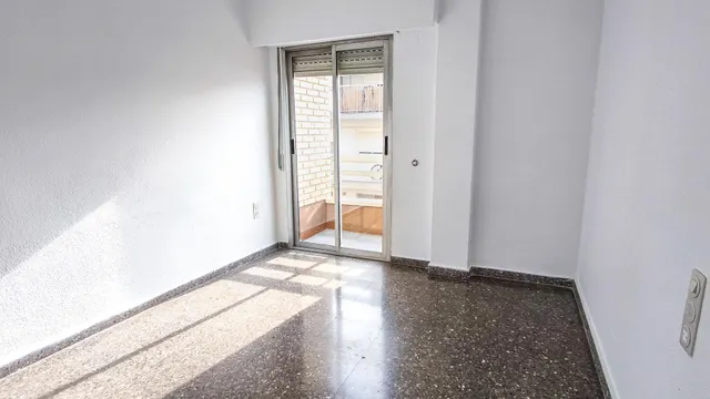 Amplio Piso en Alquiler con Terraza en La Creu del Grau, Valencia — 28