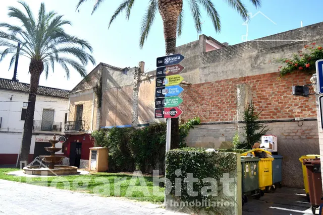 ¡EXCELENTE UBICACIÓN! CASA PARA REFORMAR CON TERRAZA Y BARBA