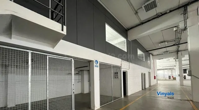 Con oficinas y muelles de carga! - foto 4
