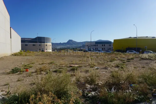 TERRENO INDUSTRIAL EN POLIGONO EL PASTORET PARA EDIFICAR, MU