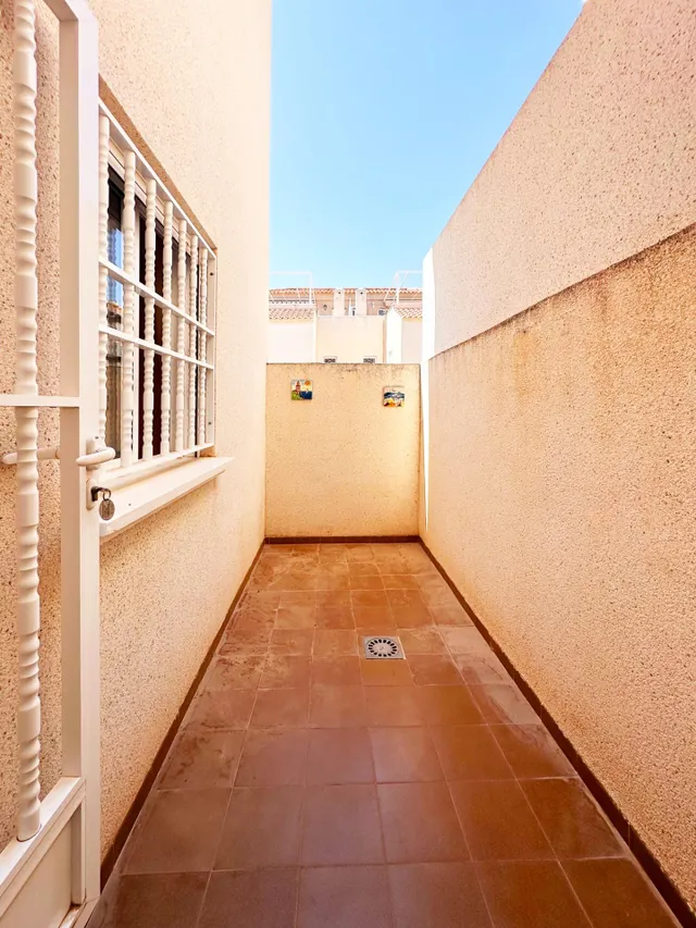 Encantador bungalow en esquina con jardín privado y vistas a la piscina — 17