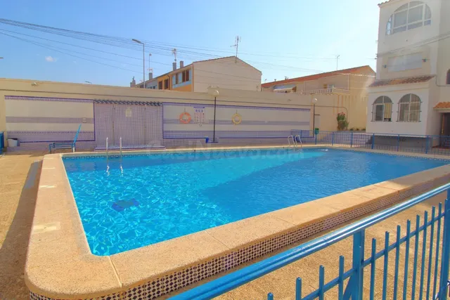 Estudio en residencial con piscina — 4