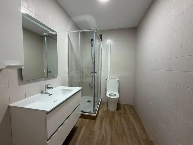 Apartamento con terraza, Alicante, Torrevieja, Playa del Acequión. 3 habitaciones, 108 m2, 90 metros al mar — 17