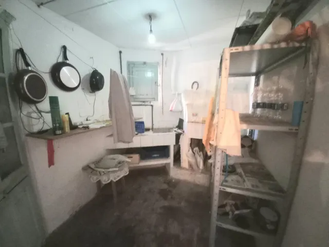 CHALET ADOSADO A REFORMAR, ESQUINERO CON SALIDA A DOS CALLES — 44