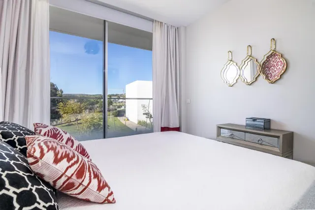 Apartamento de 2 dormitorios con vistas al mar en Estepona — 17