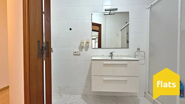 Se vende Amplio y Luminoso Piso exterior de 3 amplias habitaciones, Galería exterior, patio interior, Aire Acondicionado y con increíbles oportunidades de reforma a tu gusto! — 19