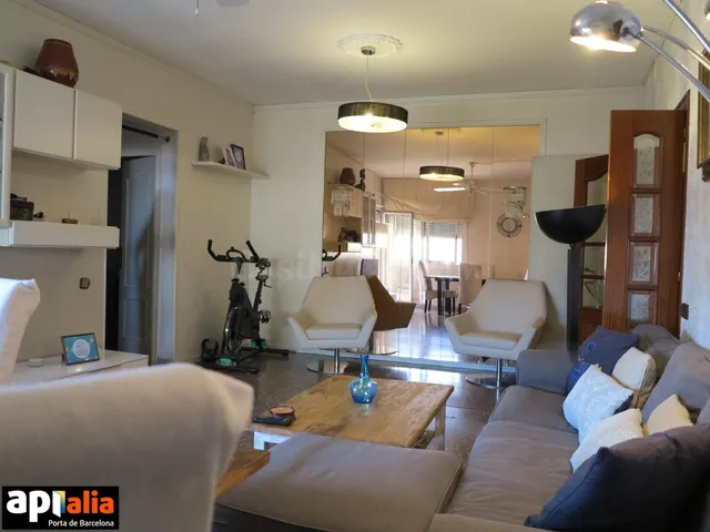 Amplio piso de 4 habitaciones luminoso en Esplugues de Llobr - foto 3
