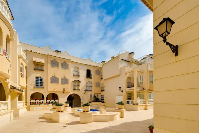 Apartamento de tres dormitorios y dos baños en residencial Duquesa Beach, primera línea de la playa de los locos — 36