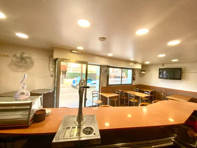 Traspaso de bar listo para brillar en el corazón de Masnou Alt :tu oportunidad sin complicaciones. — 9