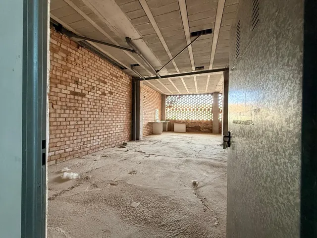 ¡Gran Oportunidad en el Centro de Láchar! Local comercial con muchas posibilidades (Ideal negocio o conversión a Loft de diseño) — 11
