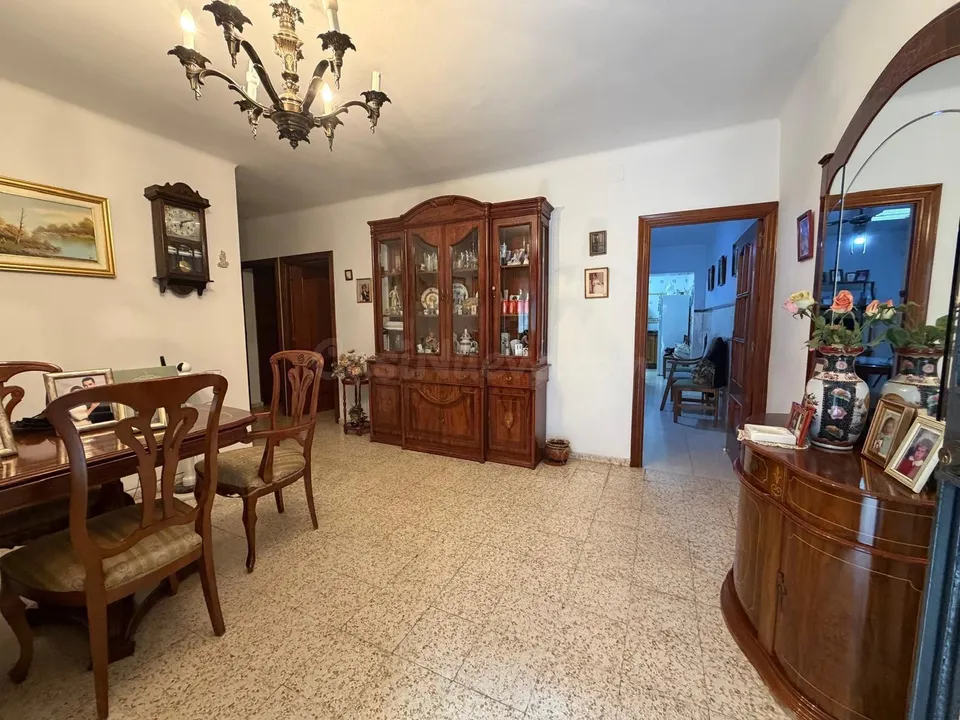 Casa en venta en La Puebla del Río – Vivienda en planta baja con patio y azotea.
