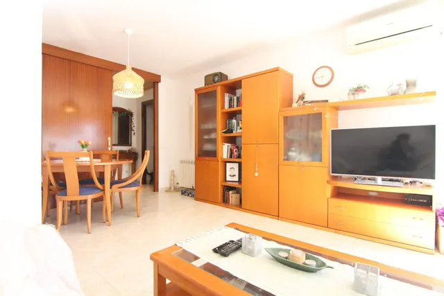 Amplio piso de 4 habitaciones con terraza y plaza de parking en la zona del lago de Olesa de Montserrat — 8
