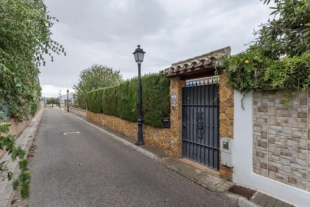 Casa con piscina en urb los chopos - Las Gabias — 24