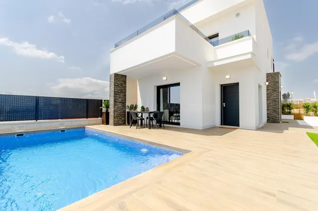Descubre tu Impresionante Villa Independiente en Vistabella  - foto 2
