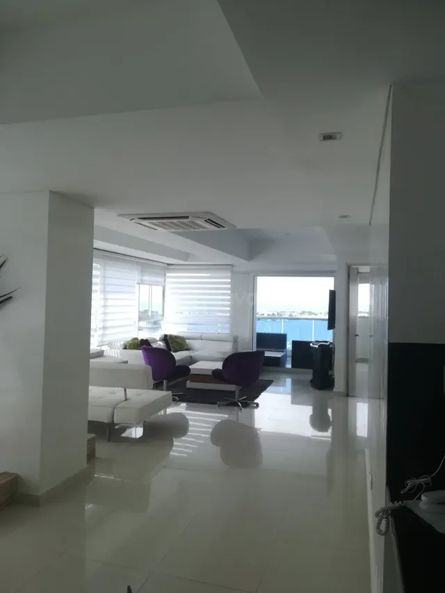 Apartamento con Vista a la Bahía en Manga – Amplio, Exclusiv - foto 5