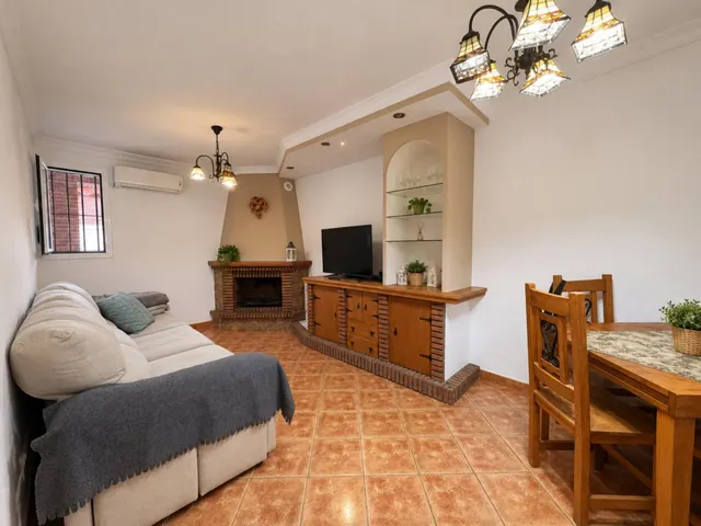 VIVIENDA CON PATIO, GARAJE Y COCINA EXTERIOR EN ZONA RESIDENCIAL — 6