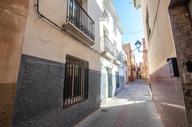 Casa independiente en calle Mayor 268 m2 en el corazón del casco antiguo de Petrer — 3