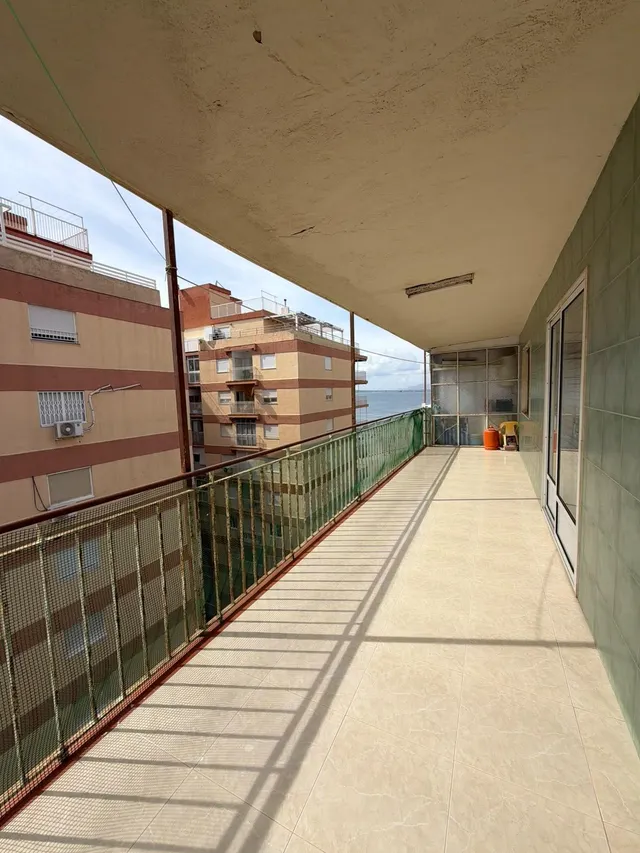 Ático con gran terraza y vistas al mar junto al puerto — 13