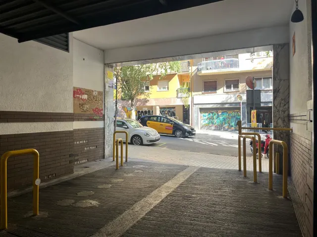 Plaza de parking en venta en calle Sardenya, Barcelona: 7,09 m2 en sótano con fácil acceso — 7