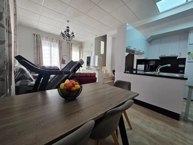 Vivienda unifamiliar reformada con 5 habitaciones y solárium - foto 5