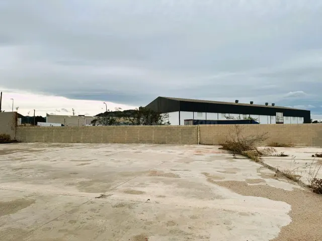 Solar de gran superficie y visibilidad - foto 3