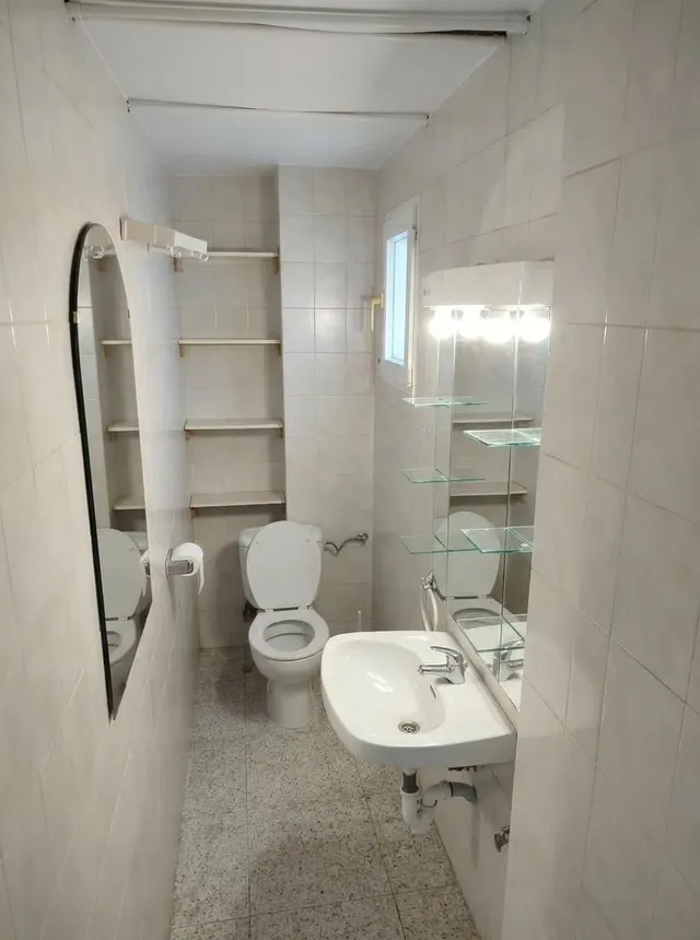 LOCAL COMERCIAL EN ESQUINA – LA MANGA DEL MAR MENOR (KM 7)  Precio: 58.000 €  Superficie: 80 m2 construidos (40 m2 planta calle + 40 m2 sótano) — 6