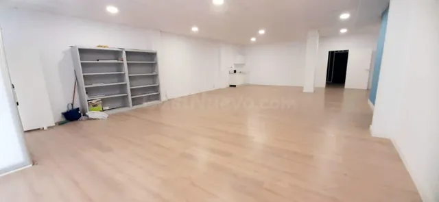 Local comercial amplio y versátil en zona estratégica con al - foto 4