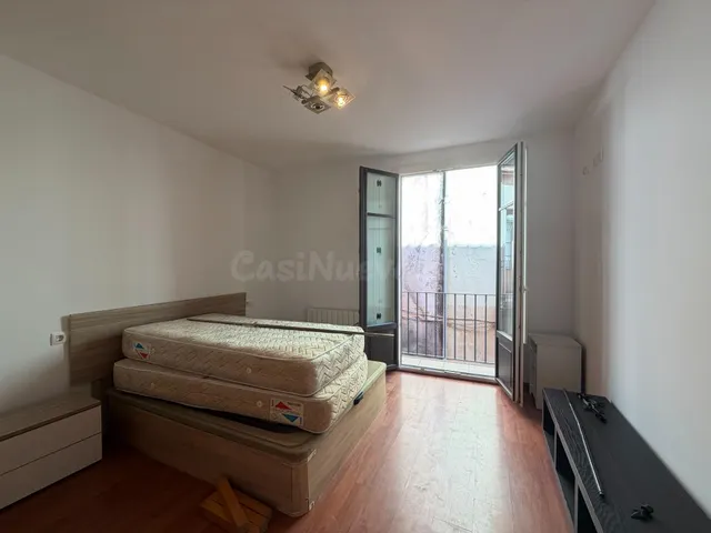 Vive en el corazón de Castelló d’Empúries: piso listo para entrar a vivir — 11