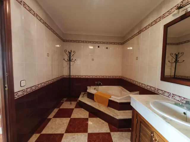 VIVIENDA UNIFAMILIAR CON COCHERA EN PEDRO ABAD! — 16