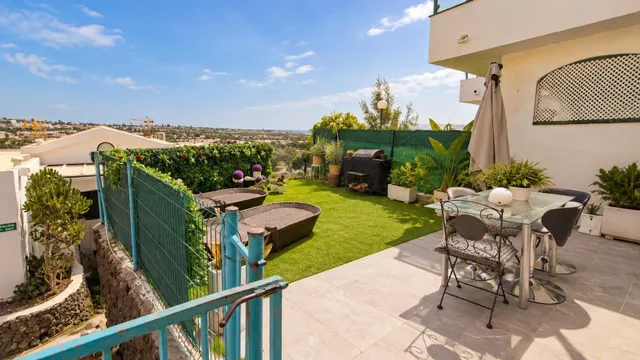 Bungalow con amplia zona exterior y vistas abiertas en Vista Dorada – Sonnenland — 9