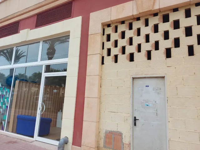LOCALES COMERCIALES EN ALQUILER EN RESIDENCIAL PORTOFINO EN ALMERIMAR — 15