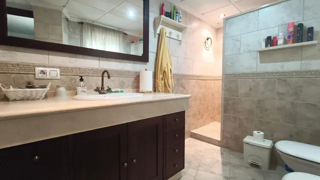 Oportunidad Única: Piso en Planta Baja con Local Comercial e - foto 5