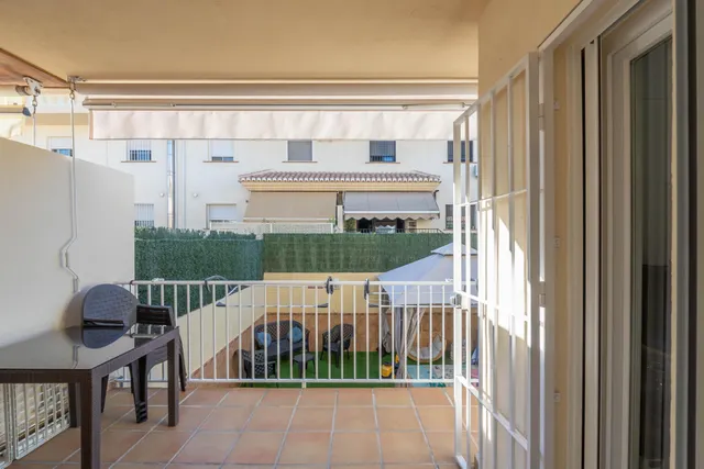 Espectacular chalet adosado en el Vial de Churriana de la Vega: eficiencia, confort y listo para entrar a vivir! — 14