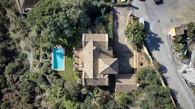 VILLA DE LUJO CON ESTILO ANDALUZ EN BENAHAVIS — 4