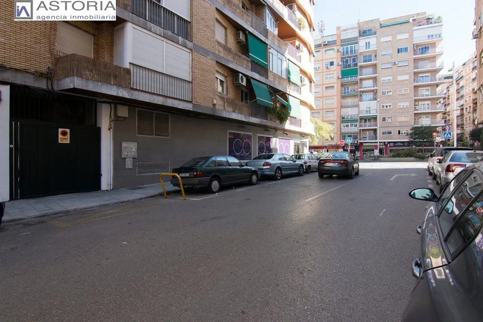 Plaza de garaje en camino de Ronda, junto Gimnasio Yo10