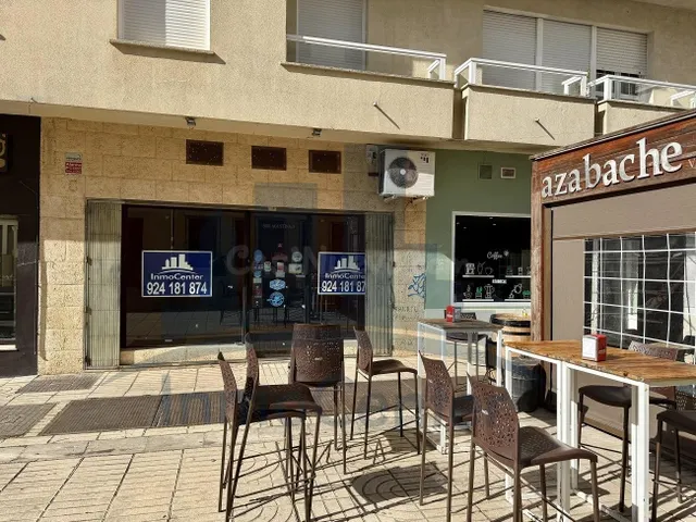 LOCAL JUNTO AL TEATRO LOPEZ DE AYALA