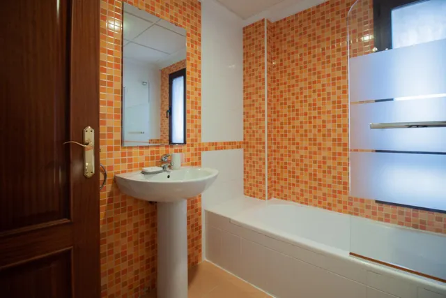 ¡Tu nuevo hogar en Bormujos! Magnífico chalet en alquiler con patio. — 37
