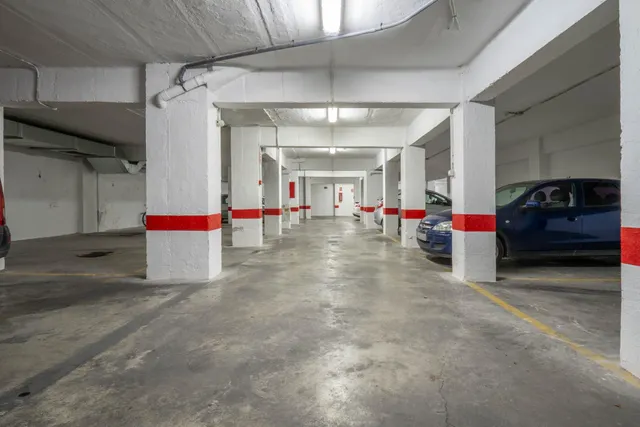 Alquiler plaza de aparcamiento para moto en Arabial — 9