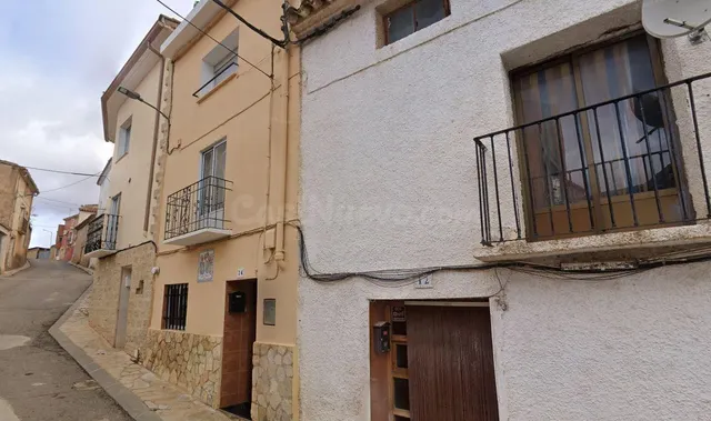 Se vende Casa Independiente Okupa en Calle Codos 12 de Aguar - foto 2