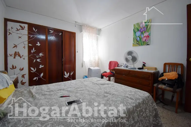 ¡4 DORMITORIOS! MUY AMPLIO CON BALCÓN EN EL CENTRO — 24