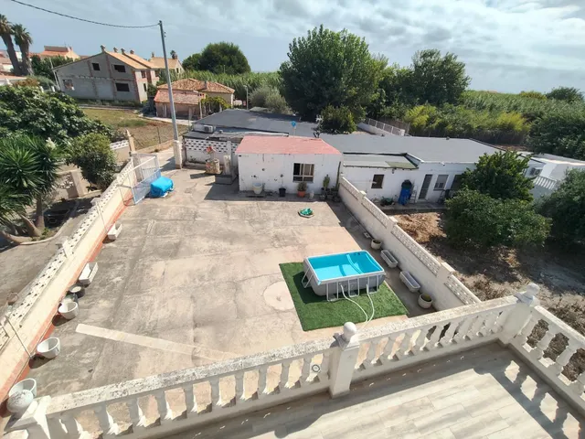 Chalet independiente junto al mar en Los Marenys de Gandia - foto 3